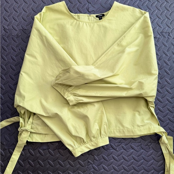 Express NWOT Light Green Women's Blouse - Picture 2 of 4
